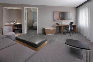 TV a/nebo společenská místnost v ubytování Courtyard by Marriott Austin Pflugerville