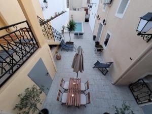 Balkon lub taras w obiekcie L Arancio - Centre village - Piscine - 4 pers