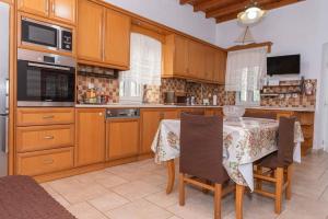 Kuchyň nebo kuchyňský kout v ubytování Leros Breeze