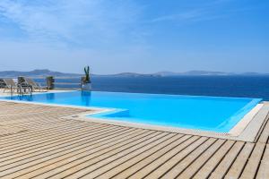 The swimming pool at or close to Salty Blè