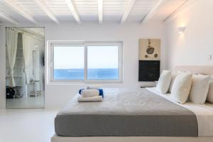 A bed or beds in a room at Salty Blè