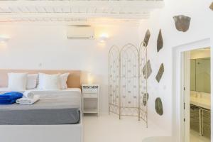 A bed or beds in a room at Salty Blè