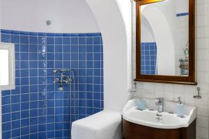 A bathroom at Salty Blè