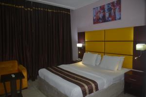 Katil atau katil-katil dalam bilik di De Santos Hotel