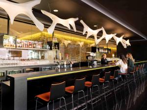 הלאונג' או אזור הבר ב-Novotel Amsterdam City