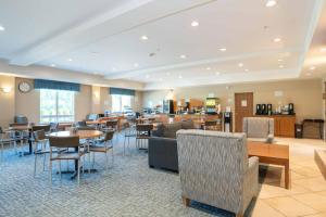 Restaurace v ubytování Sandman Hotel and Suites Squamish