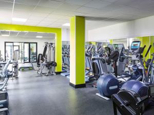 Fitness centrum a/nebo fitness zařízení v ubytování Mercure St Helens