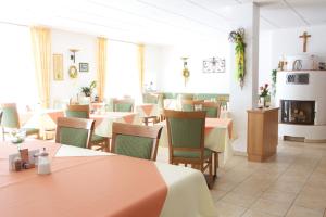Restaurace v ubytování Gästehaus am Rastberg