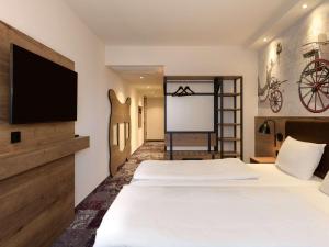 TV a/nebo společenská místnost v ubytování ibis Styles Coburg