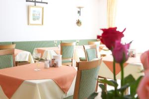 Restaurace v ubytování Gästehaus am Rastberg