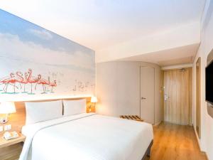 Postel nebo postele na pokoji v ubytování ibis Mumbai Vikhroli - An Accor Brand
