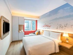 Postel nebo postele na pokoji v ubytování ibis Mumbai Vikhroli - An Accor Brand