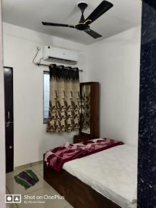 Postel nebo postele na pokoji v ubytování PATEL HOME STAY
