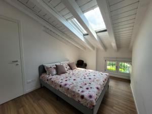 En eller flere senge i et værelse på Light on Lake Iseo