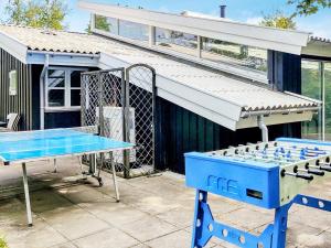 Kemudahan pingpong di 8 person holiday home in Gr sted atau berdekatan