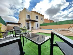Bazén v ubytovaní FTV Holidays Homes alebo v jeho blízkosti