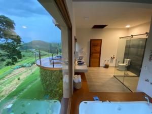 Lavandas de Cunha Pousada Boutique的一间浴室