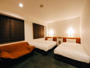 3s HOTEL HIRATSUKA客房内的一张或多张床位