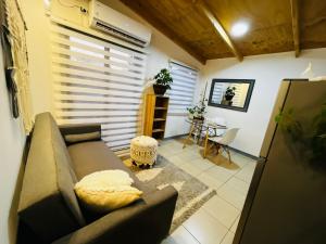 a living room with a couch and a table at Cabañas Alto Centro, Departamento N 3 in La Unión