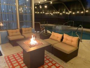 a living room with a fire pit and a pool at Beautiful Vacation Spot! in Beverly Hills