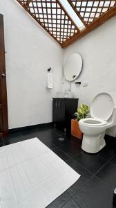 Ένα μπάνιο στο Casa Clásica con Chimenea!