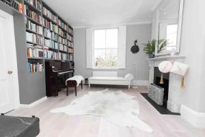 a living room with a fireplace and a white rug at Stylish Georgian townhouse on Richmond Hill in Richmond