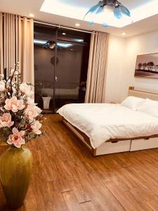 เตียงในห้องที่ Beautiful Studio x King bed