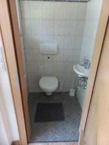 Kúpeľňa v ubytovaní Gästehaus Friedl + 37 fotografií