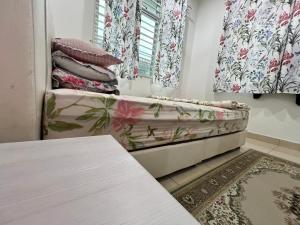 een woonkamer met een bank en gordijnen bij Homestay Denai Universiti near UMK 3 rooms aircond with wifi in Bachok