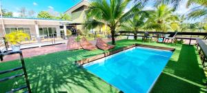 - une piscine dans l'arrière-cour d'une maison dans l'établissement Saithong Resort, à Pak Meng