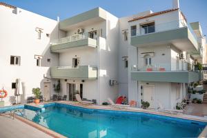 Bazén v ubytování Sofia Apartments nebo v jeho okolí