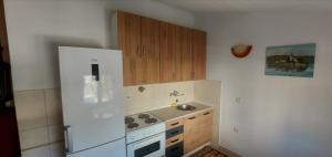 Dapur atau dapur kecil di Apartments Bojanovic