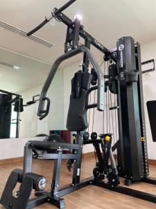 Fitness centrum a/nebo fitness zařízení v ubytování Paripas Patong Resort