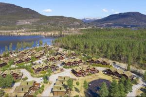 an aerial view of a resort with a lake and mountains at Tradisjonell laftet hytte in Vradal