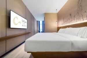 Voodi või voodid majutusasutuse UrCove by HYATT Shenzhen Nanshan Science and Technology Park toas