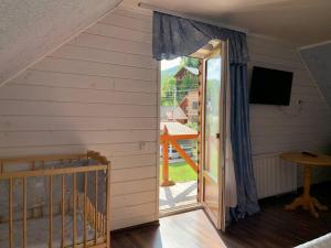 TV a/nebo společenská místnost v ubytování Садиба Мигове