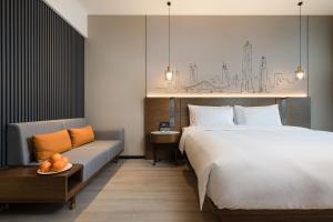 Voodi või voodid majutusasutuse UrCove by HYATT Shenzhen Nanshan Science and Technology Park toas