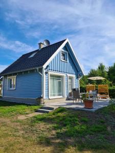 a blue house with a patio in front of it at Ferienhuette in Altfriesack