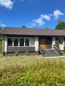 a house with a porch and a yard at Ferienhaus in Broakulla mit Sauna in Broakulla