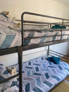 a bunk bed with teddy bears on the bottom bunk at Assembly Cottage in Pocklington