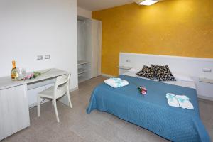 A bed or beds in a room at B&B L'Oasi