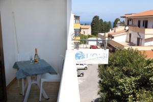 A balcony or terrace at B&B L'Oasi