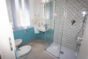 A bathroom at B&B L'Oasi