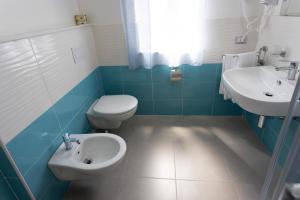 A bathroom at B&B L'Oasi