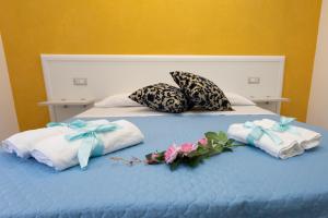 A bed or beds in a room at B&B L'Oasi