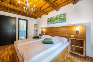 Posteľ alebo postele v izbe v ubytovaní B&B Plitvica Lodge