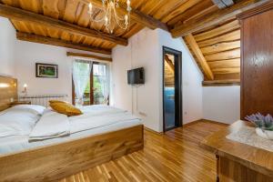 Posteľ alebo postele v izbe v ubytovaní B&B Plitvica Lodge