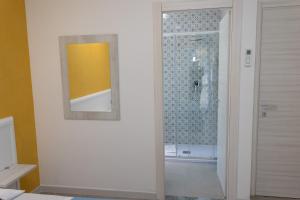 A bathroom at B&B L'Oasi