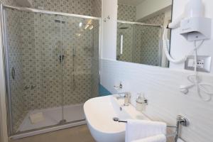A bathroom at B&B L'Oasi
