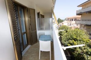 A balcony or terrace at B&B L'Oasi